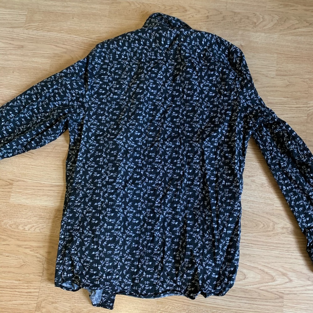 Button up - Picture 2 of 3